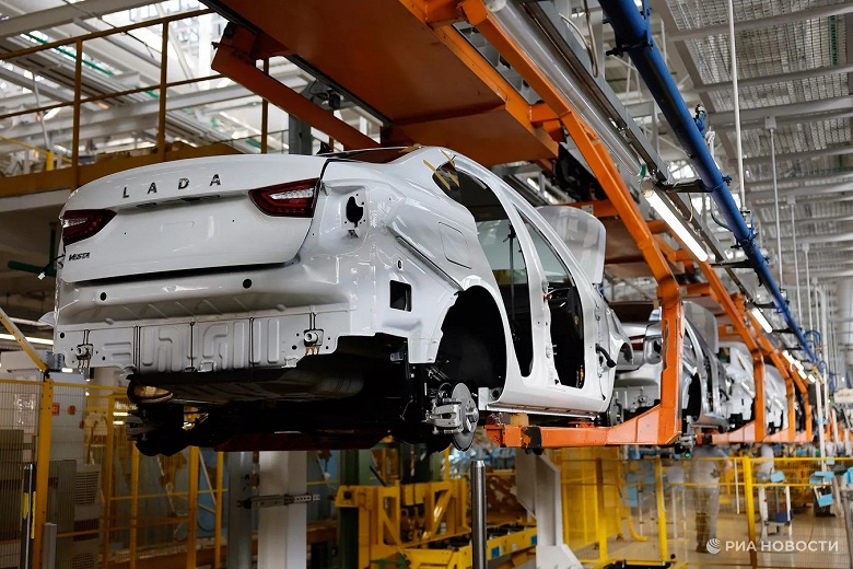 АвтоВАЗ признал: рынок переполнен, на складах скопилось огромное количество Lada - 1 АвтоВАЗ признал: рынок переполнен, на складах скопилось огромное количество Lada