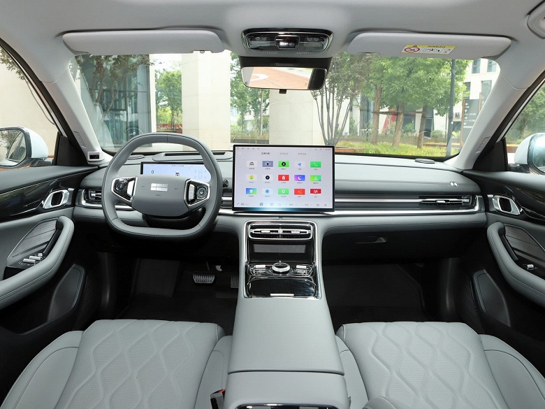 Большая машина для тех, кому ездить много и далеко. Представлен Geely Galaxy A7 с расходом 2,67 л/100 км, запасом хода 2100 км и мощностью 234 л.с.