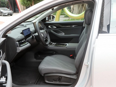 Большая машина для тех, кому ездить много и далеко. Представлен Geely Galaxy A7 с расходом 2,67 л/100 км, запасом хода 2100 км и мощностью 234 л.с.