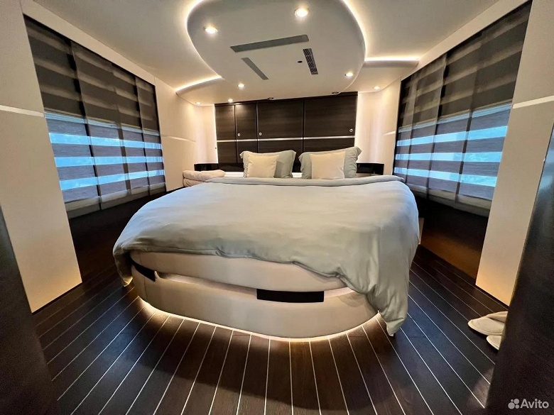 В России продают уникальный автодом Concorde Centurion: гостиная, полы с подогревом и встроенный гараж для машины