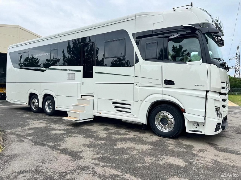 В России продают уникальный автодом Concorde Centurion: гостиная, полы с подогревом и встроенный гараж для машины