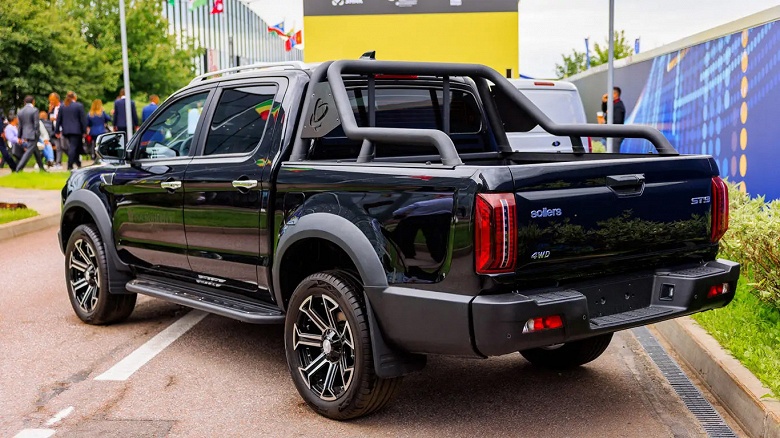 224-сильный рамный внедорожник с корнями Toyota, который будут собирать на УАЗе. Sollers ST9 показали в рамках ПМЭФ 2025