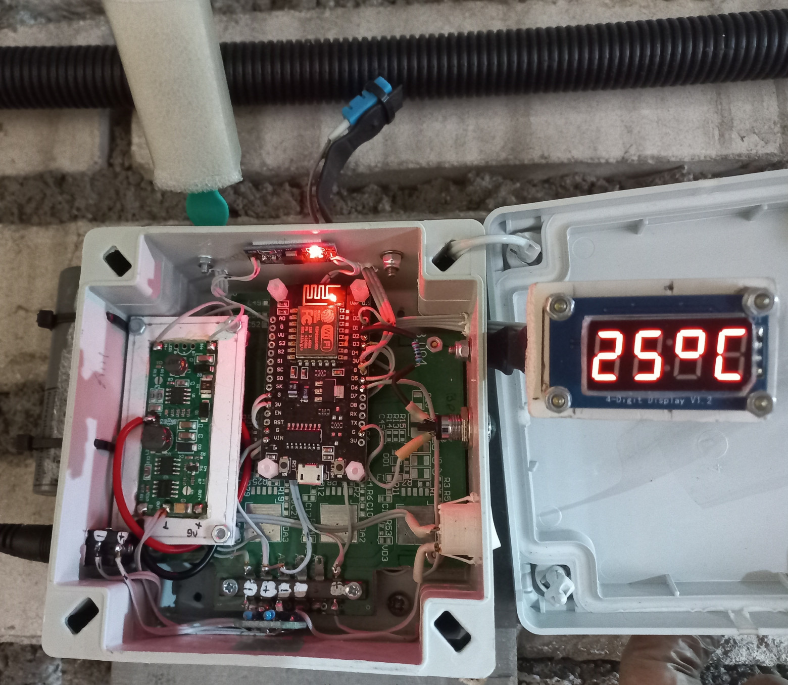 Рисунок 3 Расположение дисплея TM1637 и датчика DHT11