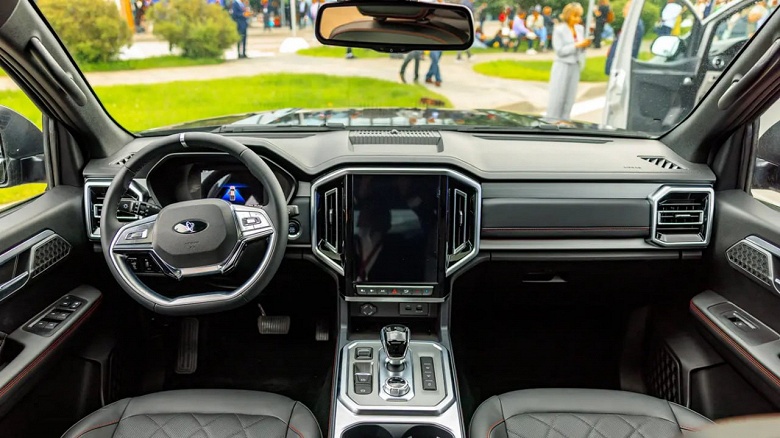 Отечественный 224-сильный рамный внедорожник с корнями Toyota, который будут собирать на УАЗе. Новый Sollers ST9 показали на ПМЭФ-2025 