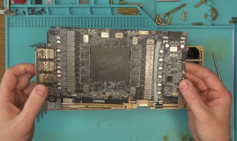 Пользователь купил GeForce RTX 5090 за 2000 долларов, но на ней не оказалось GPU и чипов памяти - 1 Пользователь купил GeForce RTX 5090 за 2000 долларов, но на ней не оказалось GPU и чипов памяти