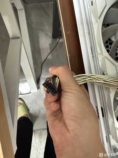 Проблема расплавления 16-контактного разъема по-прежнему с нами: на этот раз пострадали две GeForce RTX 5090D