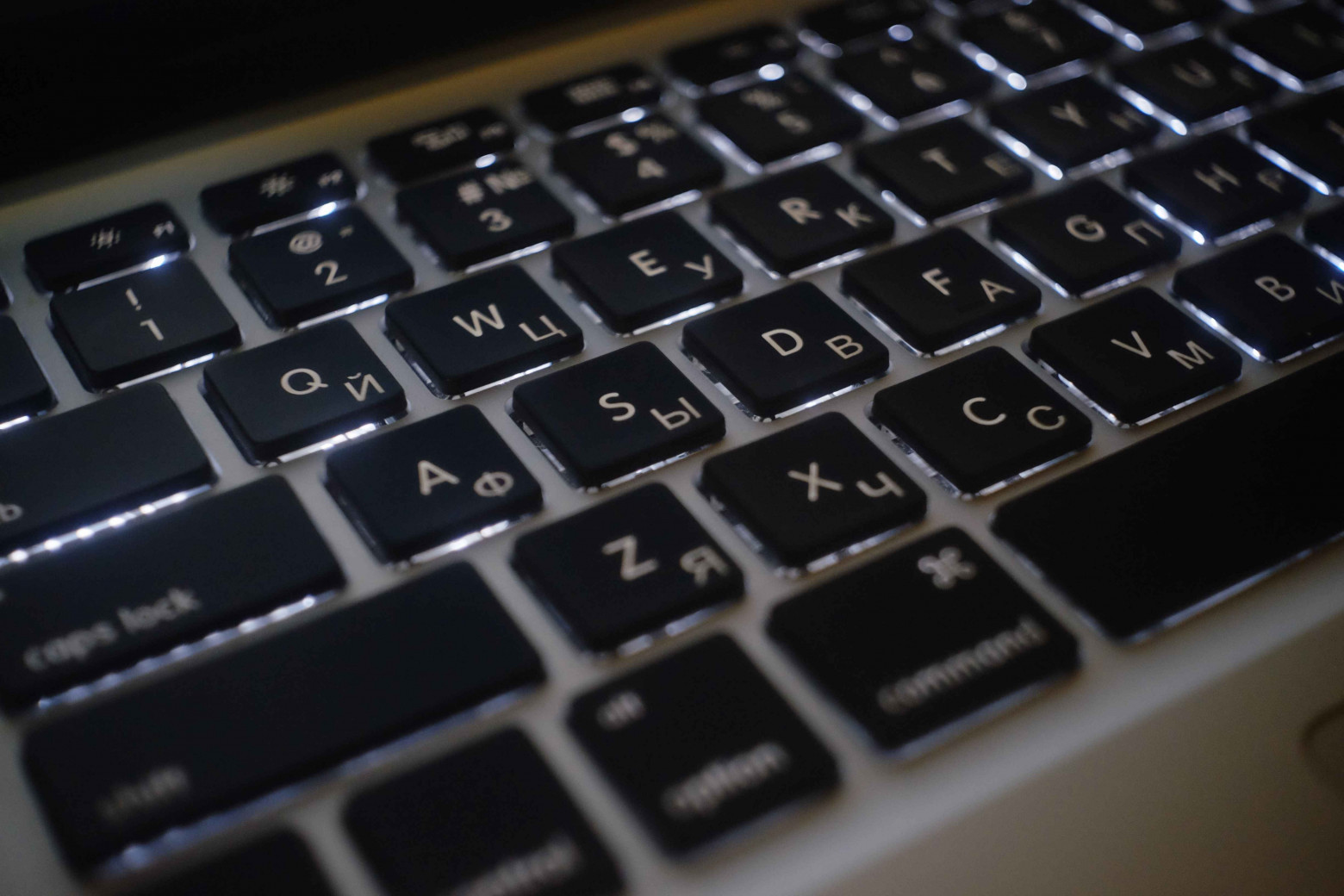 У клавиш очень приятная подсветка, и она регулируемая