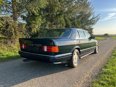 &laquo;Один из самых редких седанов Mercedes-Benz за всю историю этой величайшей немецкой марки&raquo; продают в России. Это Mercedes-Benz S-класса в кузове W126 с доработкой AMG