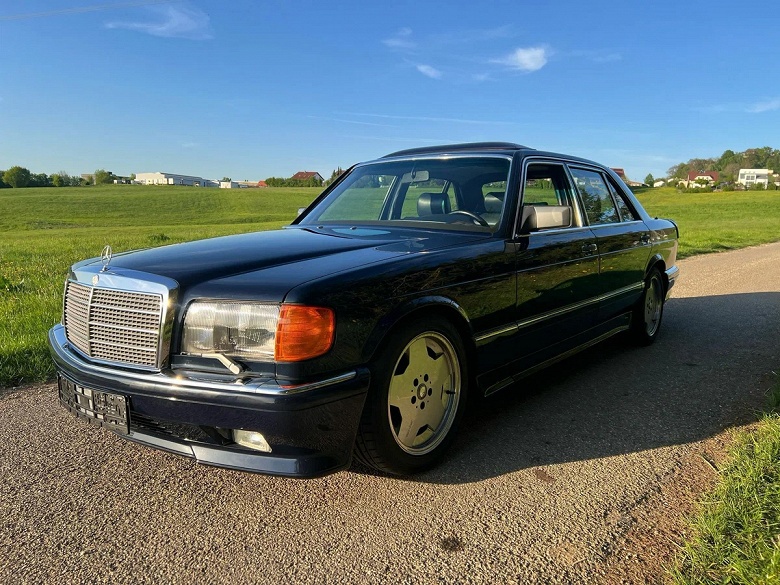 &laquo;Один из самых редких седанов Mercedes-Benz за всю историю этой величайшей немецкой марки&raquo; продают в России. Это Mercedes-Benz S-класса в кузове W126 с доработкой AMG