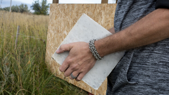 Они не продают — они хвастаются. Но люди всё равно покупают