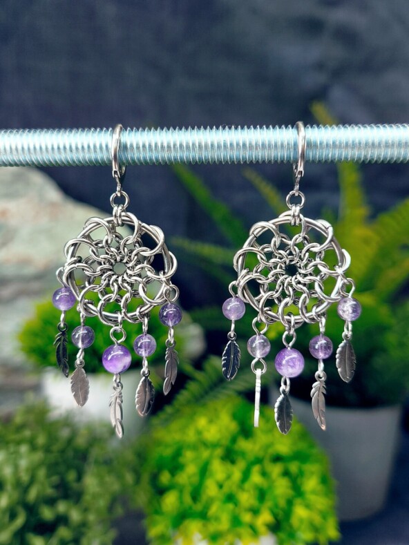 Они не продают — они хвастаются. Но люди всё равно покупают