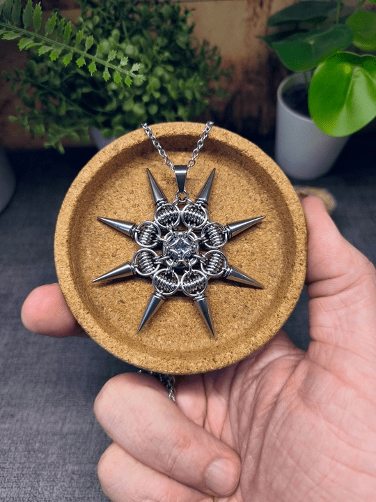 Они не продают — они хвастаются. Но люди всё равно покупают