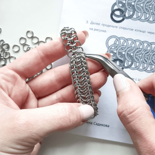 Они не продают — они хвастаются. Но люди всё равно покупают