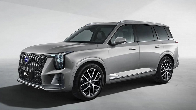 Трансмиссия, созданная совместно с Toyota, и &laquo;драконья чешуи&raquo;. В России представлен пятиметровый GAC GS8 Dragon HEV