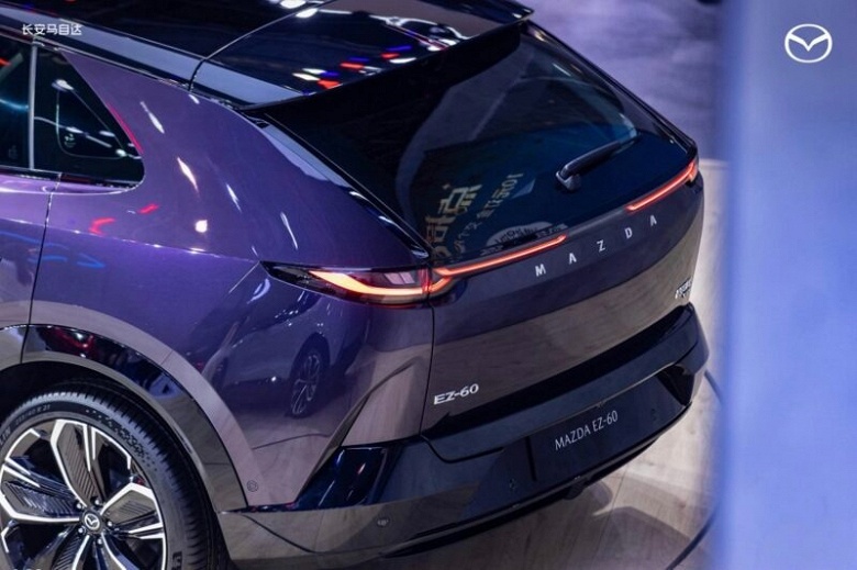 Mazda, &laquo;взорвавшая&raquo; перегретый рынок. Меняющую оттенок Mazda EZ-60 с запасом хода 1300 км заказали уже более 30 000 человек