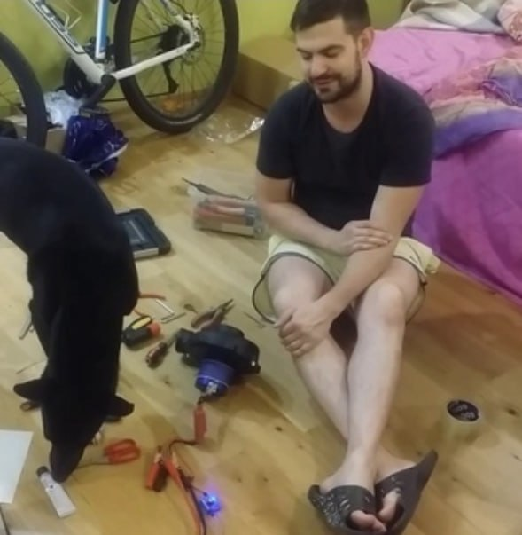 Ещё выложили ролики на ютубе. В кадре я юн, молод, и мне мешает собака