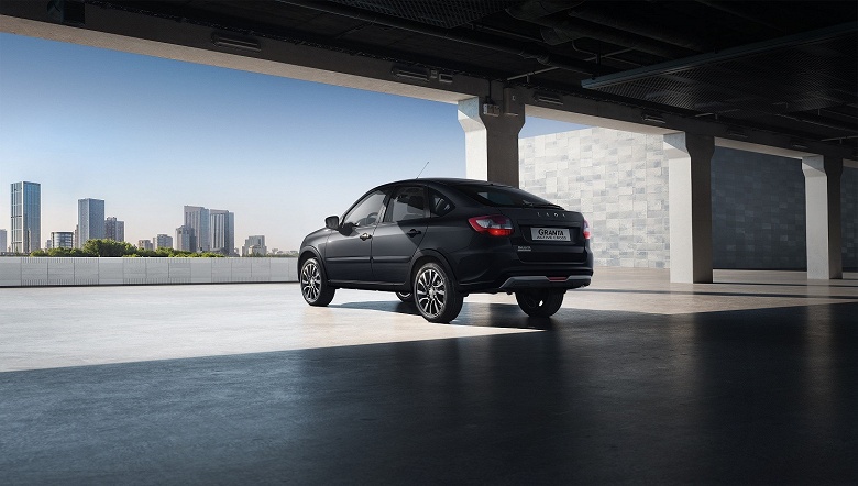 В России начались продажи новейшей Lada Granta Active Cross с двумя моторами на выбор и большим клиренсом как у кроссоверов