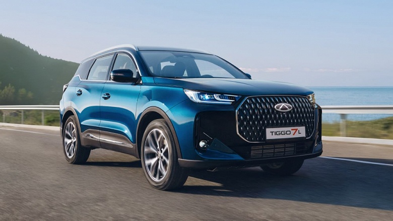 А где машины? Продажи полноприводных Chery Tiggo 7L AWD в России официально стартовали, но у большинства дилеров их нет