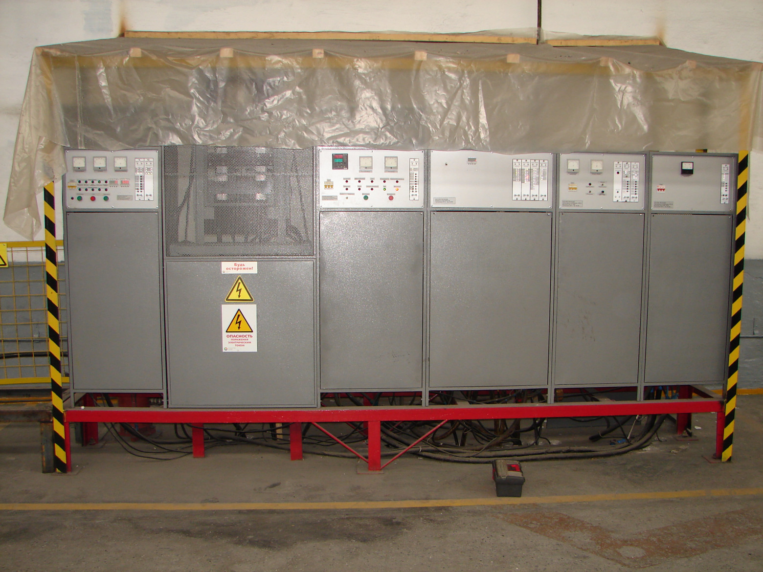 Вся система управления для 4МВт Г-Д, слева направо: