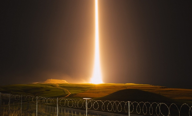 Rocket Lab запустила радиолокационный щит Земли в миссии Get the Hawk Outta Here из Новой Зеландии - 1 Rocket Lab запустила радиолокационный щит Земли в миссии Get the Hawk Outta Here из Новой Зеландии