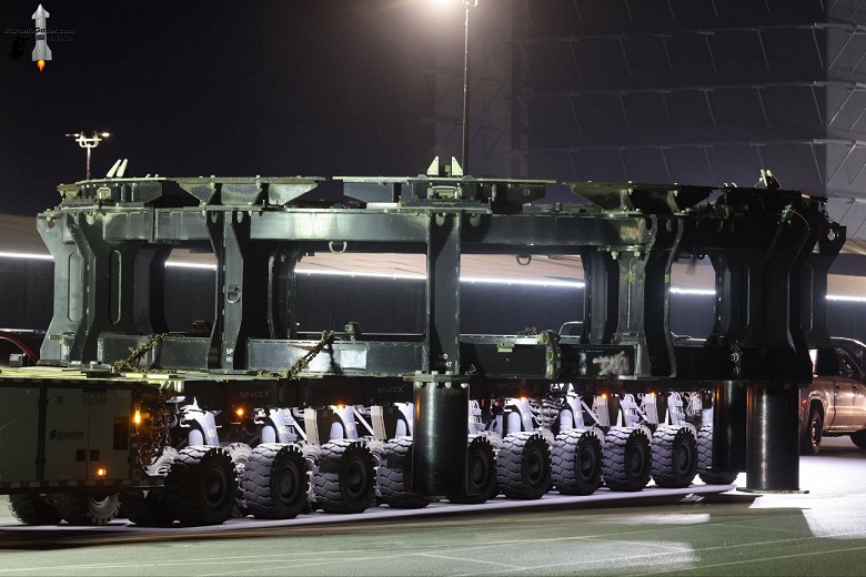 SpaceX обойдётся без уничтоженного взрывом полигона: на стартовую площадку Starship доставлен адаптер, который позволит прожечь двигатели