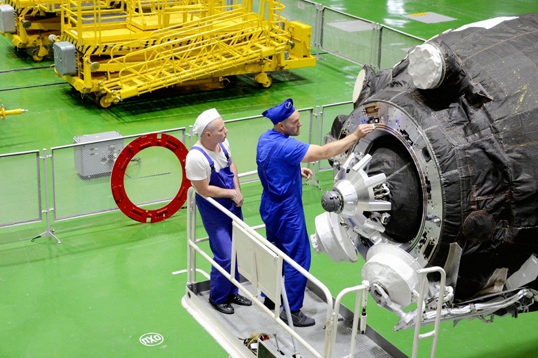 Проверили в последний раз и закрыли обтекателем: &laquo;Прогресс МС-31&raquo; готов к общей сборке с ракетой