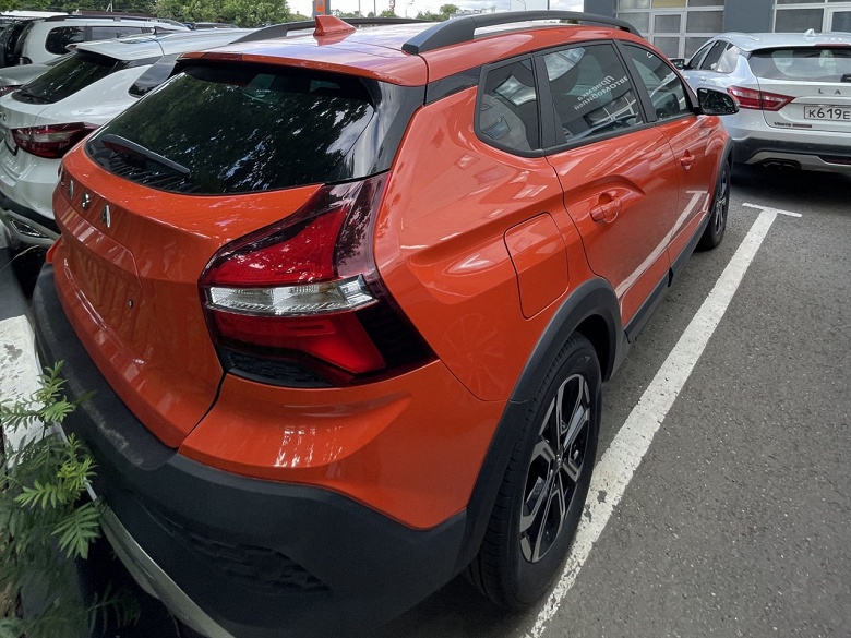 Новейшие Lada Iskra Cross появляются у дилеров за три недели до начала продаж
