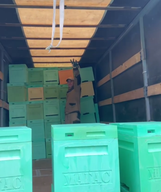 С Яриком разгружали фуру