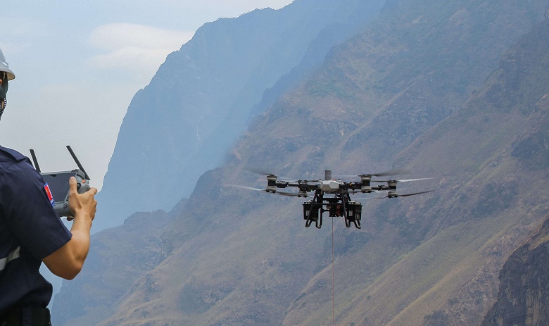 Представлен дрон DJI FC100, который вполне может поднять взрослого человека. Правда, он стоит как машина