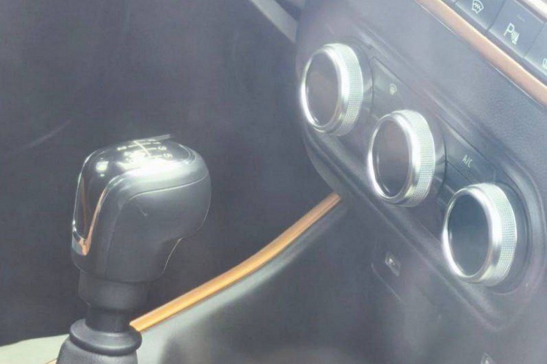 Сначала в топовой Vesta и не раньше конца 2025 года. Ручки с экранами для Lada Iskra ждать ещё долго - 1 Сначала в топовой Vesta и не раньше конца 2025 года. Ручки с экранами для Lada Iskra ждать ещё долго