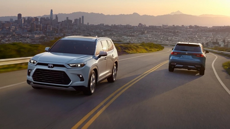 Ради самого быстропродаваемого бензинового внедорожника Toyota Grand Highlander компания приостановила переход на электромобили