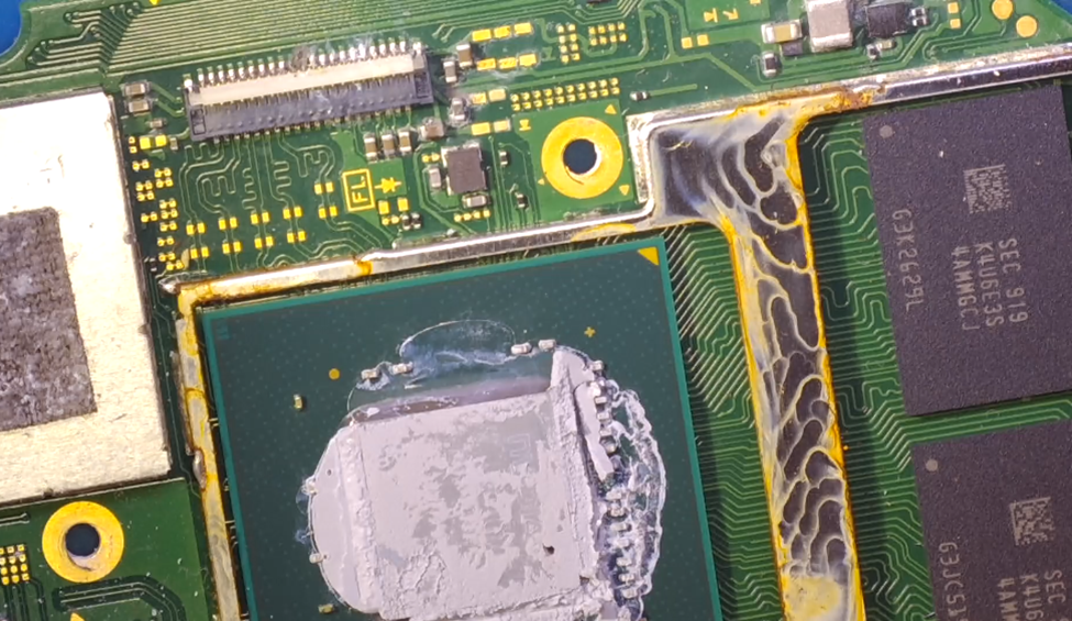 А тут немножко ржавчины