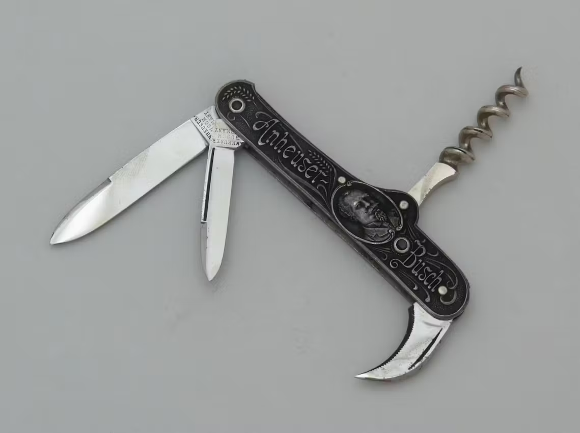 Карманный нож 1904 года производства Anheuser Busch, оснащенный увеличительной линзой Стэнхоупа и микрофотографией 