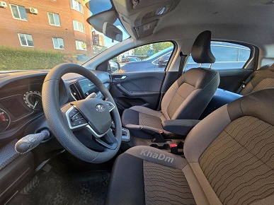 Особенности Lada Iskra в предмаксимальной комплектации: парковочных датчиков и камеры заднего вида нет, а медиасистема с крупным экраном есть - 5 Особенности Lada Iskra в предмаксимальной комплектации: парковочных датчиков и камеры заднего вида нет, а медиасистема с крупным экраном есть