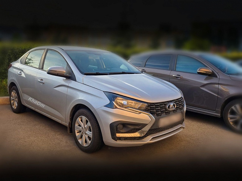 Особенности Lada Iskra в предмаксимальной комплектации: парковочных датчиков и камеры заднего вида нет, а медиасистема с крупным экраном есть - 1 Особенности Lada Iskra в предмаксимальной комплектации: парковочных датчиков и камеры заднего вида нет, а медиасистема с крупным экраном есть