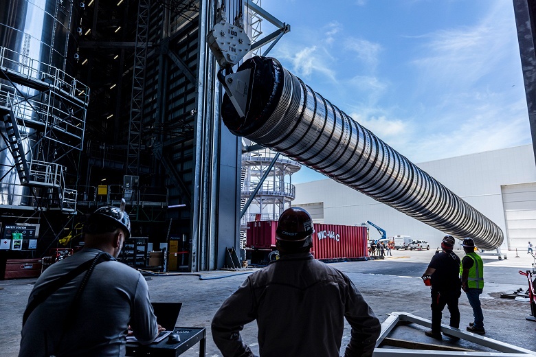 Гигантской ракете &mdash; гигантский топливопровод. SpaceX показала топливную магистраль, которая питает 33 двигателя Raptor