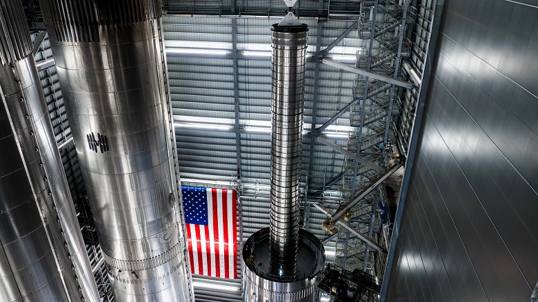 Гигантской ракете &mdash; гигантский топливопровод. SpaceX показала топливную магистраль, которая питает 33 двигателя Raptor