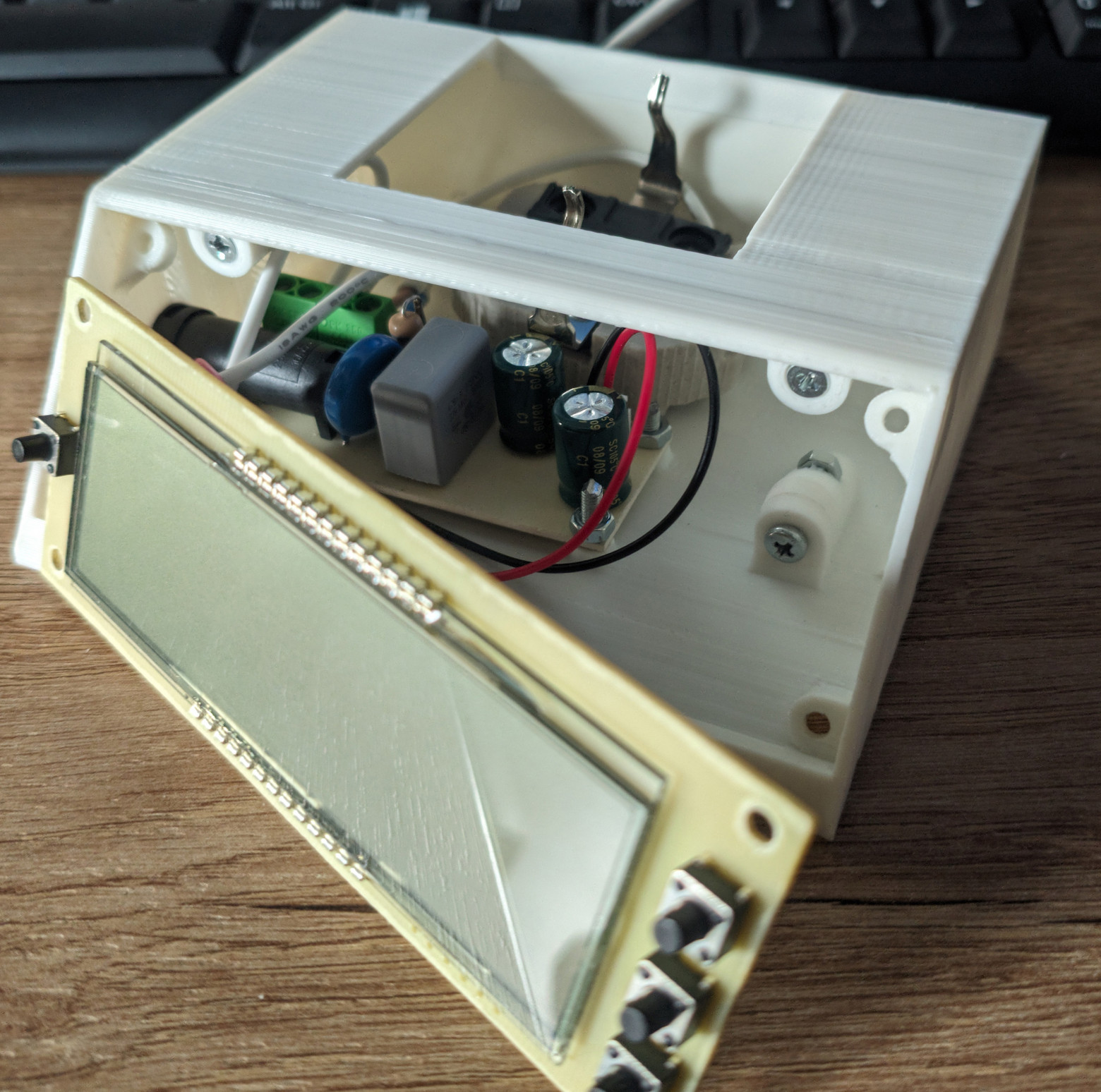 Внутренняя компоновка программируемой розетки