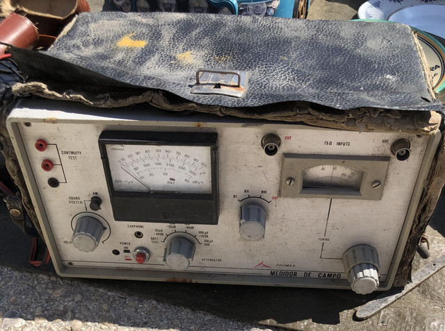 И снова испанская барахолка: оптический нивелир, измеритель поля и… утюги - 2