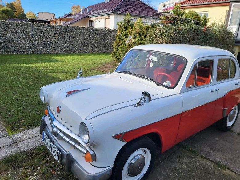 Ламповый &laquo;Москвич-407&raquo; 1958 года с пробегом всего 656, красным салоном и розовым потолком оценили в 2 млн рублей, но машина не в России