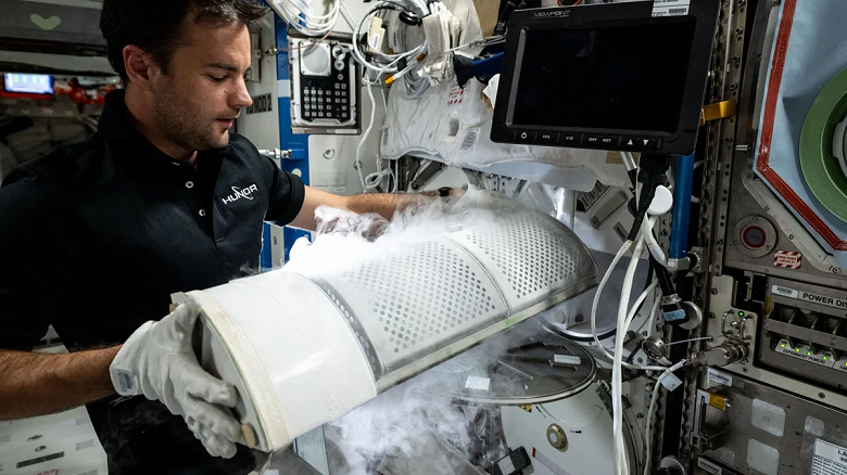 «Отпуск» затягивается: возвращение космических туристов с МКС снова отложено - 1 «Отпуск» затягивается: возвращение космических туристов с МКС снова отложено