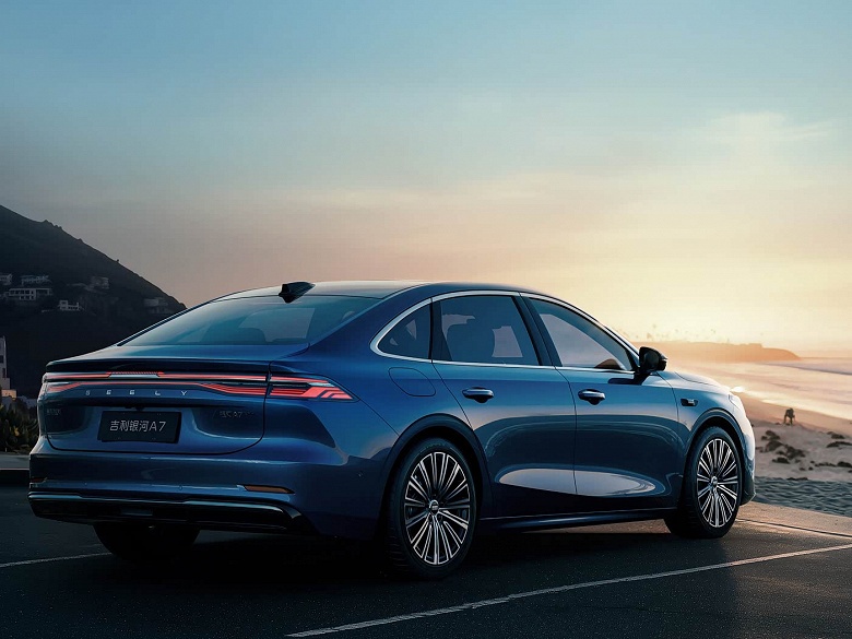 Почти 5 метров длины, 350 л.с., 2100 км на баке бензина, отличное оснащение — невероятно дешево. Galaxy A7 в Китае стоит как Lada Granta в России - 2 Почти 5 метров длины, 350 л.с., 2100 км на баке бензина, отличное оснащение — невероятно дешево. Galaxy A7 в Китае стоит как Lada Granta в России