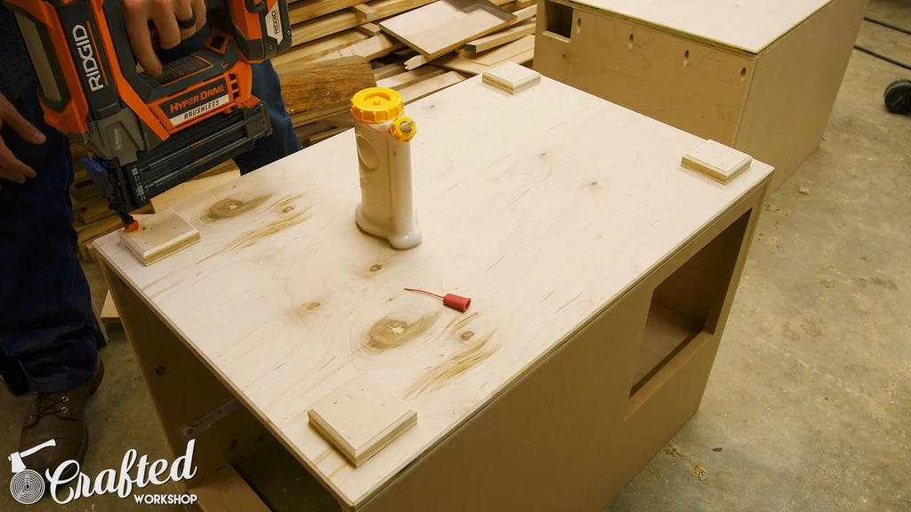 Самодельный компьютерный стол с навороченной начинкой внутри за 20 шагов - 12