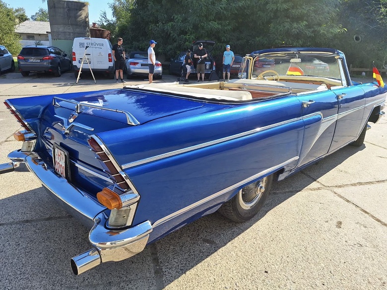 &laquo;Чайку&raquo; ГАЗ-13 бывшего президента Болгарии выставили на продажу. Это уникальная версия машины с открытым верхом, синим цветом и бело-синим кожаным салоном