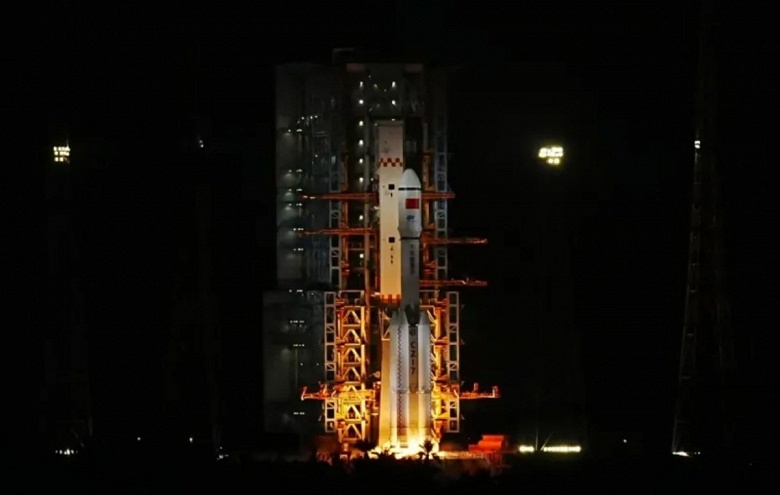 Китайский грузовик Tianzhou-9 доставил рекордный груз и новейшие скафандры на орбиту