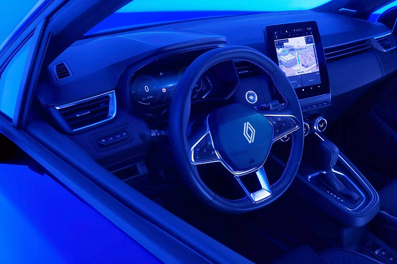 Мини-Renault по цене большого рамного Haval H9. В России можно купить Renault Clio 2025 с расходом всего 4,2 л/100 км, но цена &mdash; космос