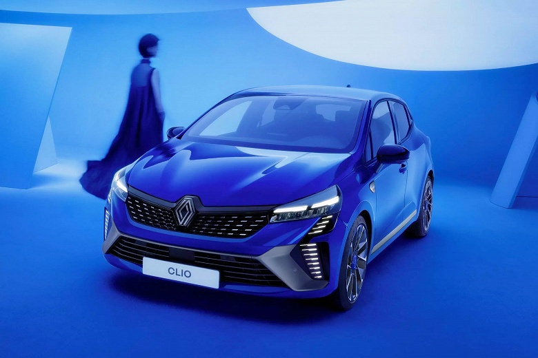 Мини-Renault по цене большого рамного Haval H9. В России можно купить Renault Clio 2025 с расходом всего 4,2 л/100 км, но цена &mdash; космос