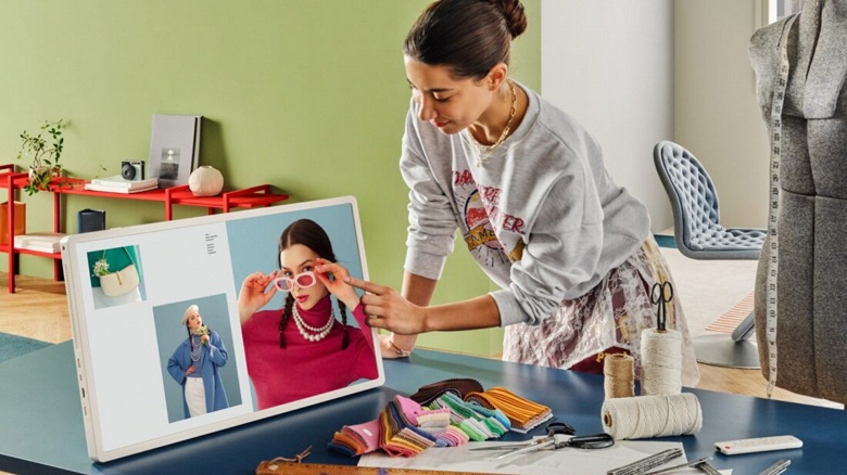 Многофункциональный экран со съёмной подставкой, который можно подвесить за ремешок. Представлен LG StanbyME 2