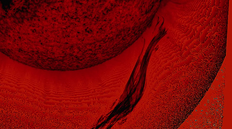 На Солнце заметили странный выброс плазмы: он двигался по аномальной траектории