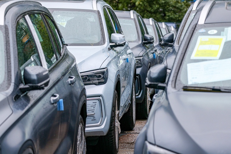 Избавиться от запасов любой ценой: скидки на новые машины в России выросли до 3 млн рублей